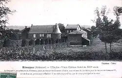 Ancienne carte postale avec une légende indiquant que ce château est un vieux château médiéval du XIIIe&nbsp;siècle