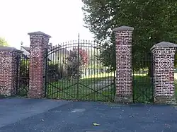 L'entrée de la fosse.