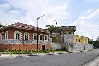 Vue latérale du Musée