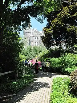 Une allée du jardin à l’anglaise (2010)
