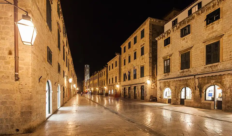 Stradun de nuit.
