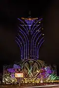 Vue du casino Grand Lisboa, la nuit.
