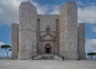 Castel del Monte dans les Pouilles (XIIIe&nbsp;siècle).