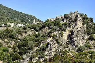 Vue du Pinzu avec le village