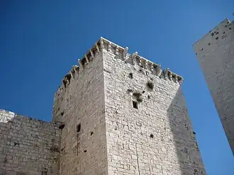 La tour des impôts.