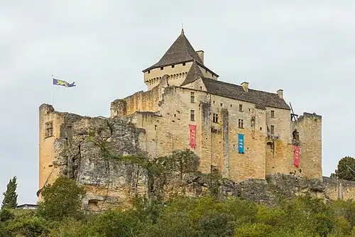 Le château perché sur son éperon rocheux.