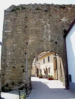 Côté extérieur de la Portaccia (mur pisan)