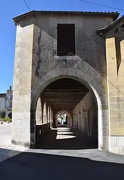Les arcades sous l'Hôtel-de-Ville.