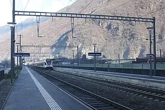 Voies et quais de la gare de Castione-Arbedo.