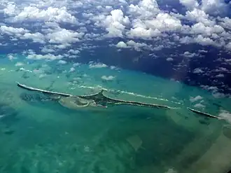 Cat Cays et Gun Cay (à droite)