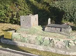 Le château et l'église de Montbuy (Santa María de la Tossa).
