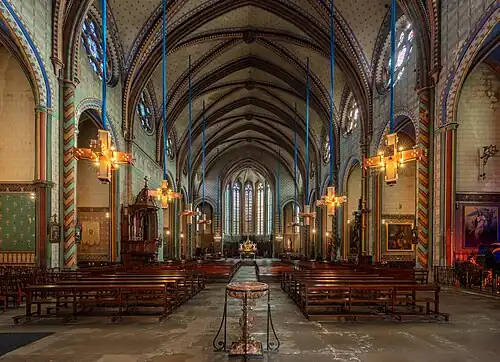 La nef, vers l'autel, de la cathédrale. Janvier 2023.