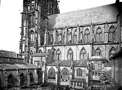Cloître de la cathédrale Saint-Étienne. Photographie de Séraphin-Médéric Mieusement, 1878.