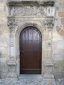 La porte Renaissance commandée par Philippe de Lévis.