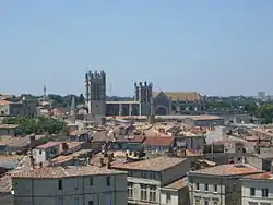 Cathédrale Saint-Pierre vue depuis le Corum.