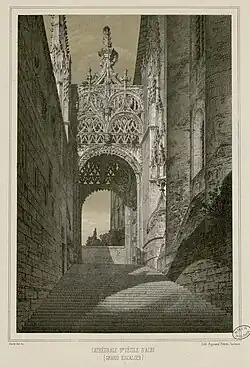 Dessin noir et blanc montrant un escalier engoncé dans le sombre couloir délimité par la cathédrale et le haut mur de la ville.