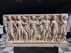 Sarcophage romain de Phèdre et Hippolyte dans la cathédrale d'Agrigente : l'annonce de l'amour de Phèdre à Hippolyte par la nourrice de celle-ci.