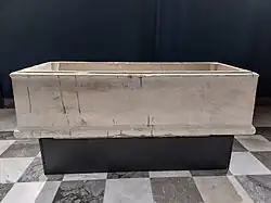 Sarcophage grec exposé dans la cathédrale d'Agrigente.