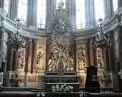 Vue d'ensemble du chœur baroque.
