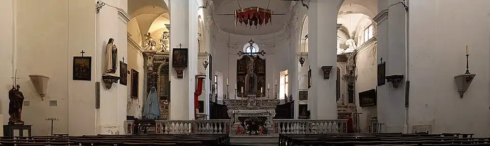 Intérieur de la cathédrale Saint-Jean-Baptiste.