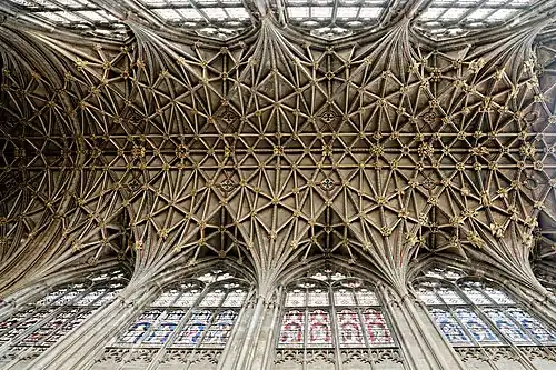 Le plafond voûté du chœur.