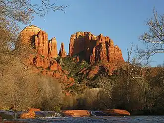 Vue de Cathedral Rock au coucher du soleil.