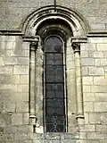 Baie de la base du clocher.