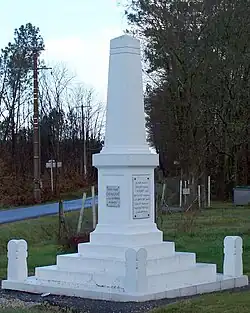 Le monument aux morts sur la RD10 (janv.&nbsp;2012)