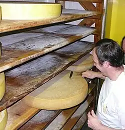 Sondage des meules au marteau.