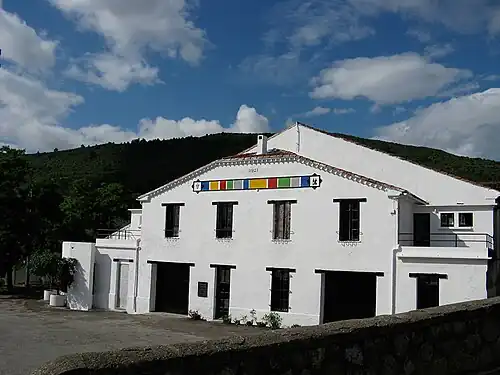 La cave coopérative.