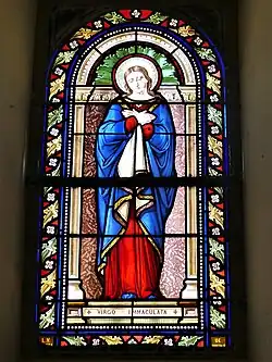 Vitrail de Louis-Victor Gesta représentant l'Immaculée Conception.