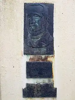 Portrait sculpté par Cel le Gaucher du Dr F Dupouy