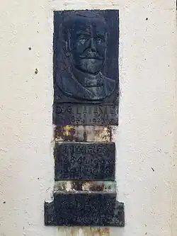 Portrait sculpté par Cel le Gaucher du Dr G Lataste