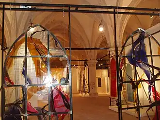 Colonnes et croisées d'ogives.