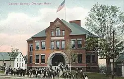 L'école centrale en 1908.