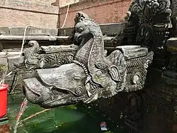 Fontaine en pierre à Patan.