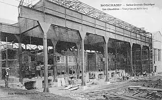 Photo noir et blanc montrant une structure métallique.