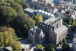 Description de l'image Centre-scolaire-du-Sacré-Coeur-de-Lindthout.jpg.