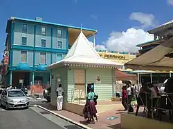 Le centre commercial est situé dans le cœur du Centre-ville et propose une offre de commerces et services variés, ainsi qu'un parking souterrain de 600 places.