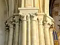 Chapiteaux à gauche du chevet.