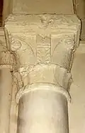 Chapiteau de la 2e&nbsp;moitié du XIe au sud de l'arcade orientale.