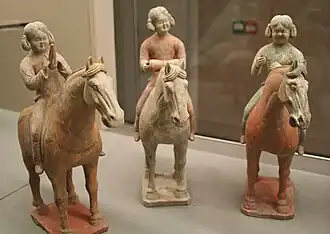 Groupe de musiciennes à cheval, début VIIIe&nbsp;siècle, Musée Cernuschi.