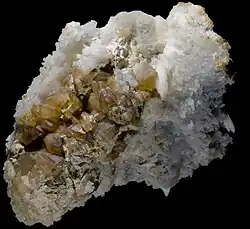 Cérusite, mine des Farges, Ussel (Corrèze), (7,5&nbsp;×&nbsp;5&nbsp;cm)