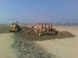 Étendage du sable en avril