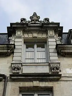 une lucarne ajoutée,