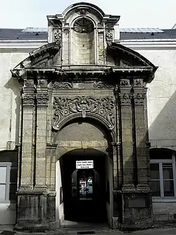 le portail de st-Loup.