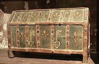 Châsse aux armes de l'abbaye.