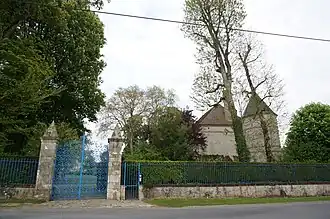 Le château avec tours, côté village.