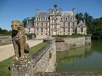 La façade du château de Beaumesnil