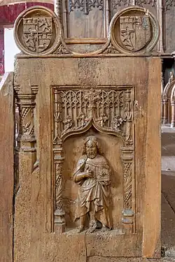 Côté d'une rangée de stalles.